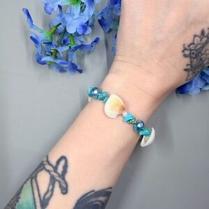 Mermaidcore Vintage Shell, Turquoise Stone and Crystal Bead Vintage Bracelet
